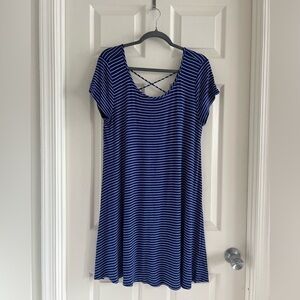 Socialite criss cross back dress. Blue/white stripe. Casual. EUC. Size Large.